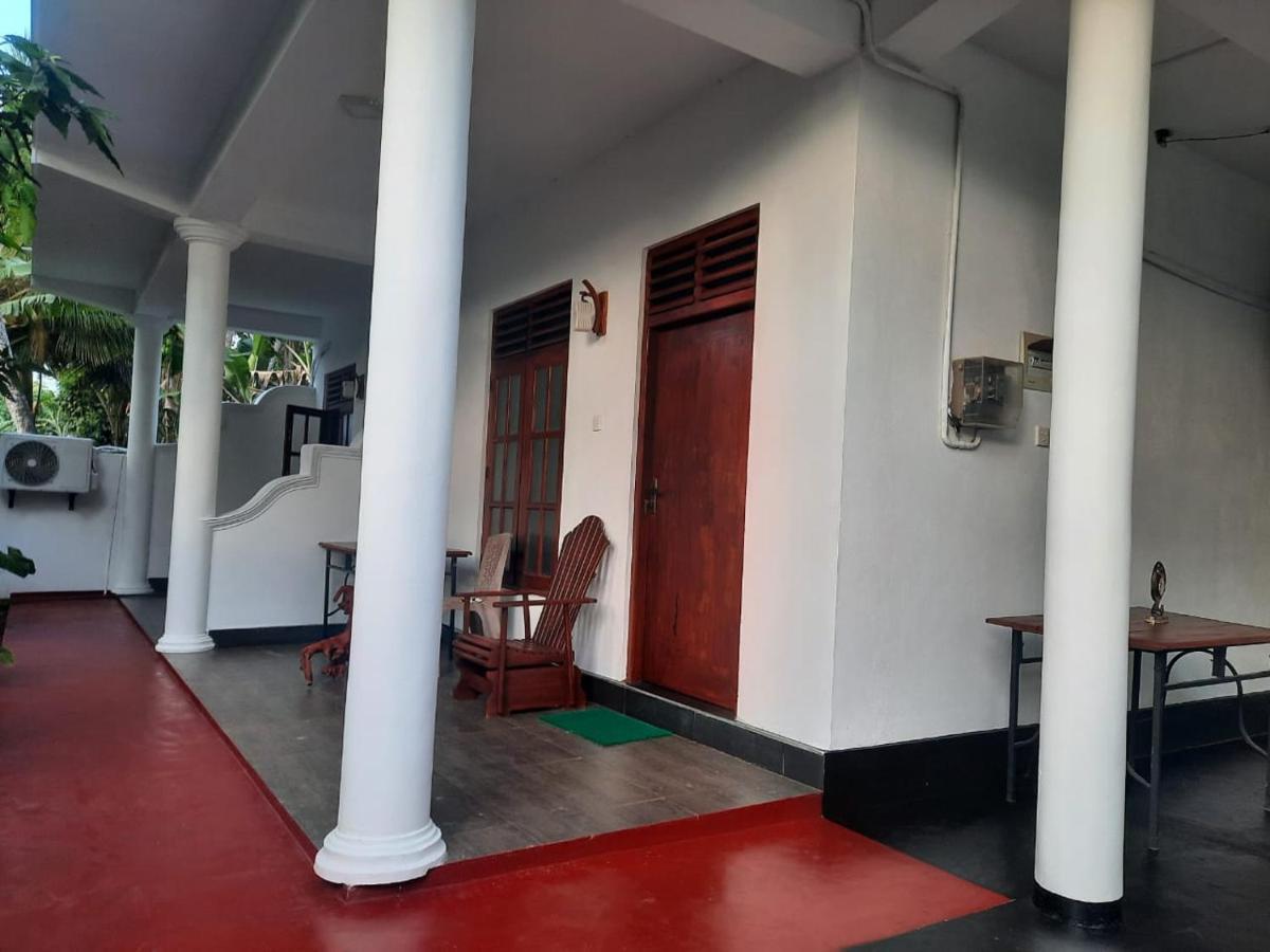 Bed and Breakfast Little Angels Mirissa Exterior foto