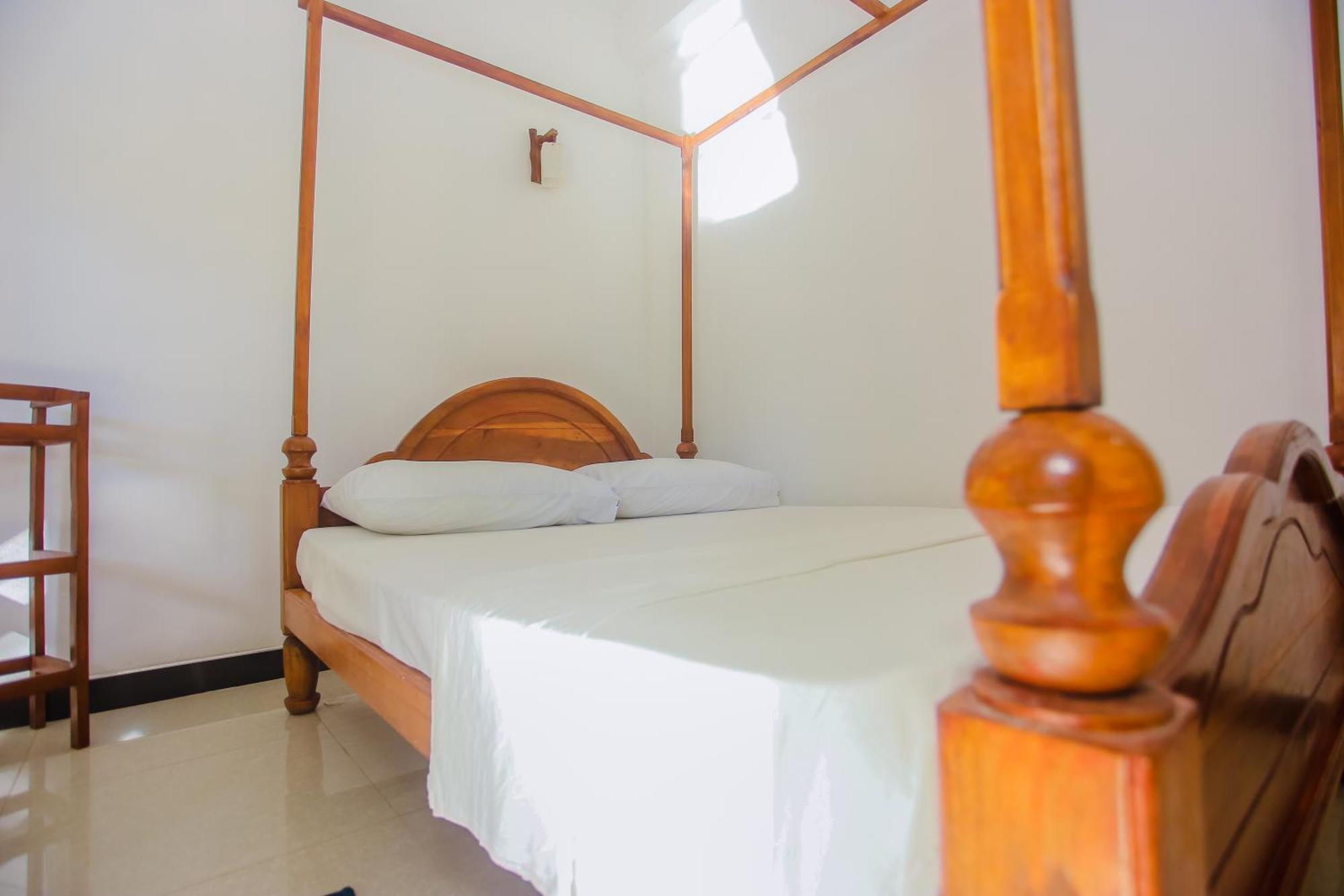 Bed and Breakfast Little Angels Mirissa Exterior foto