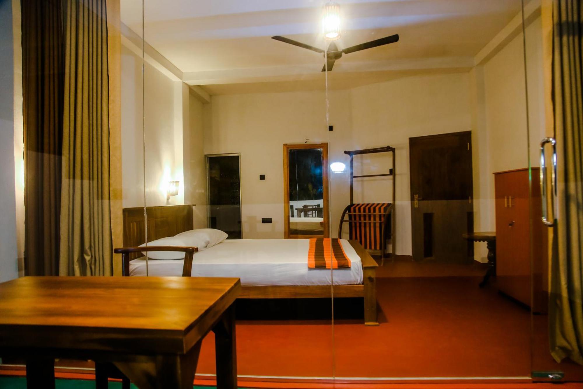 Bed and Breakfast Little Angels Mirissa Exterior foto