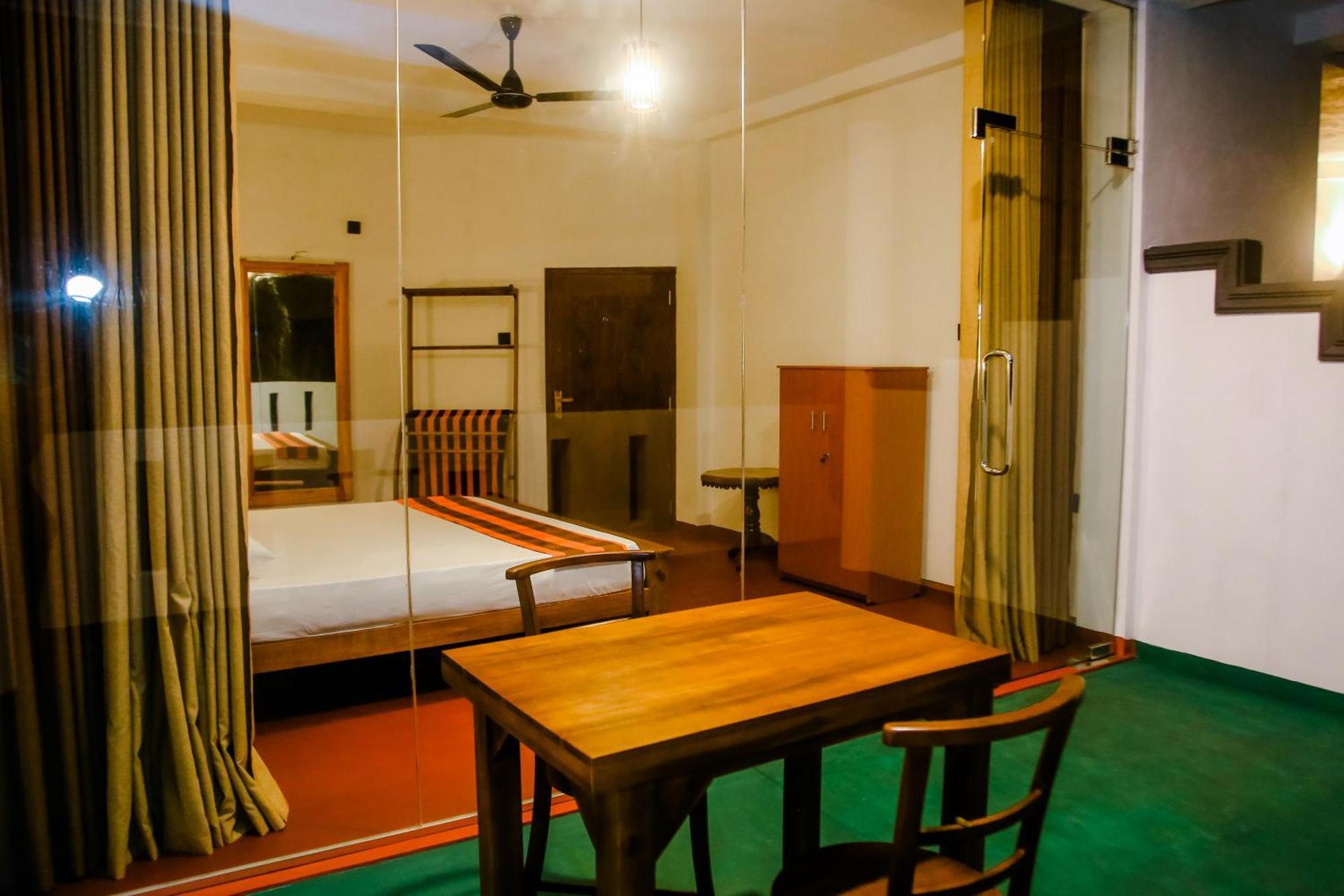 Bed and Breakfast Little Angels Mirissa Exterior foto