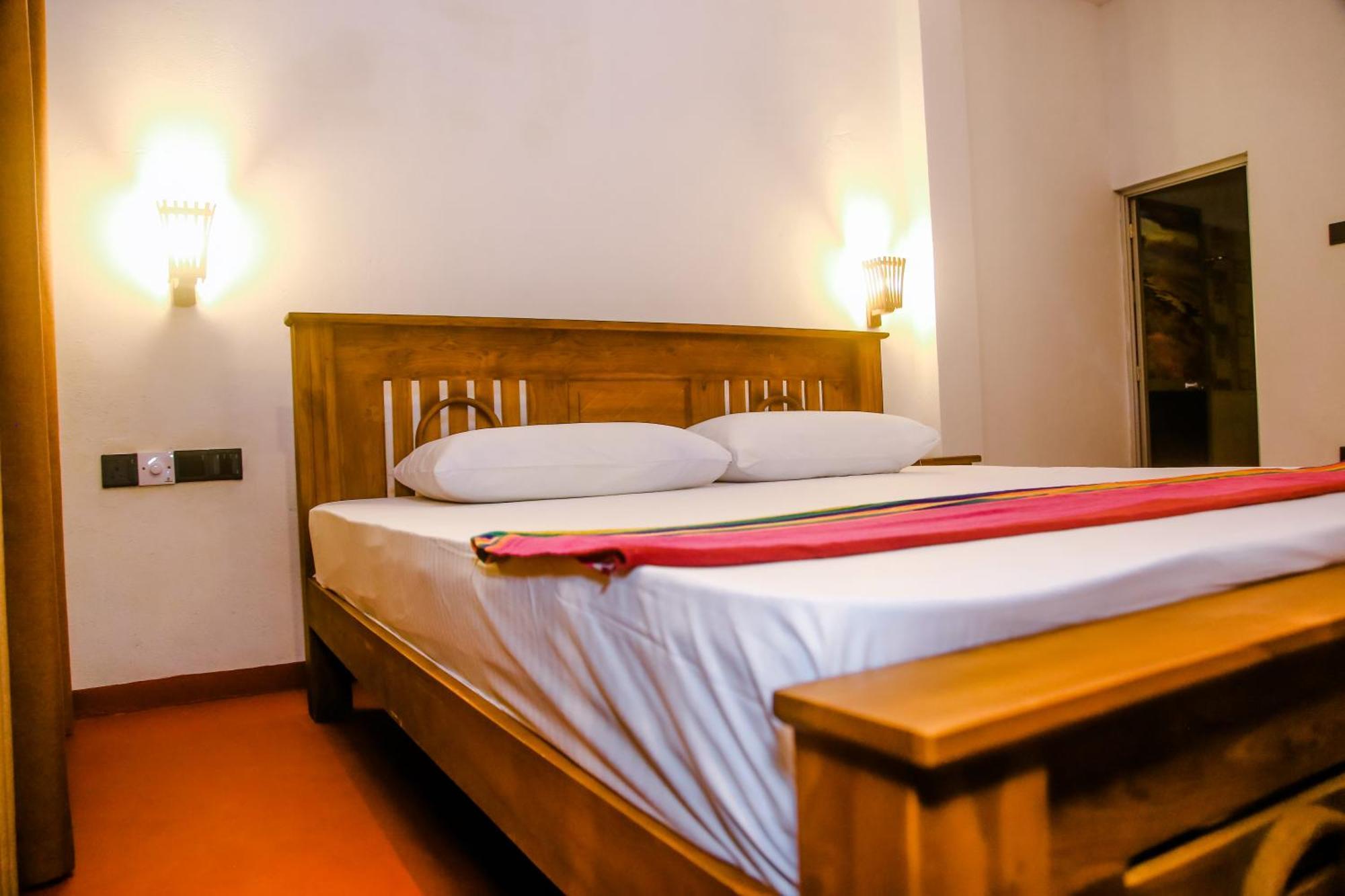 Bed and Breakfast Little Angels Mirissa Exterior foto