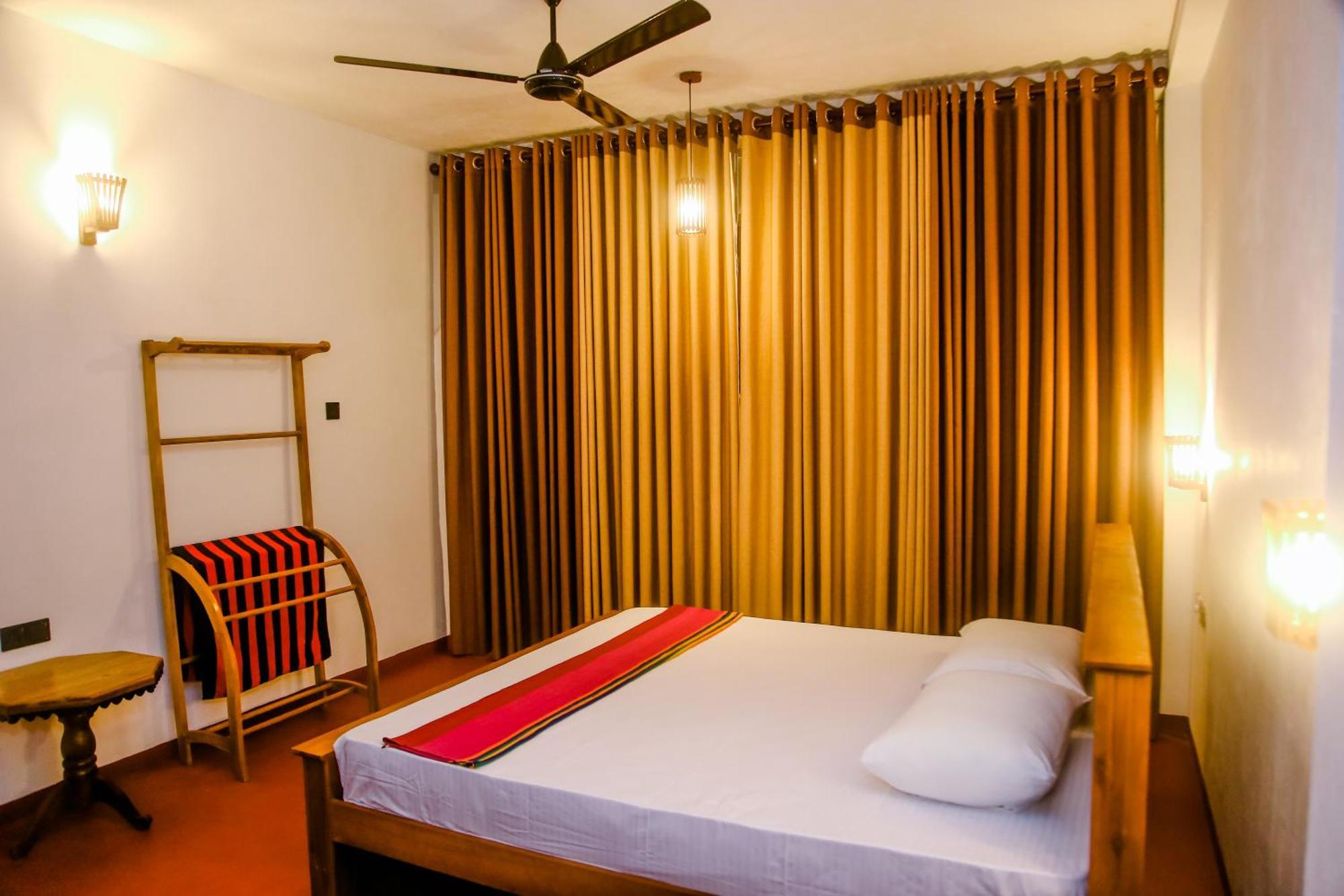 Bed and Breakfast Little Angels Mirissa Exterior foto