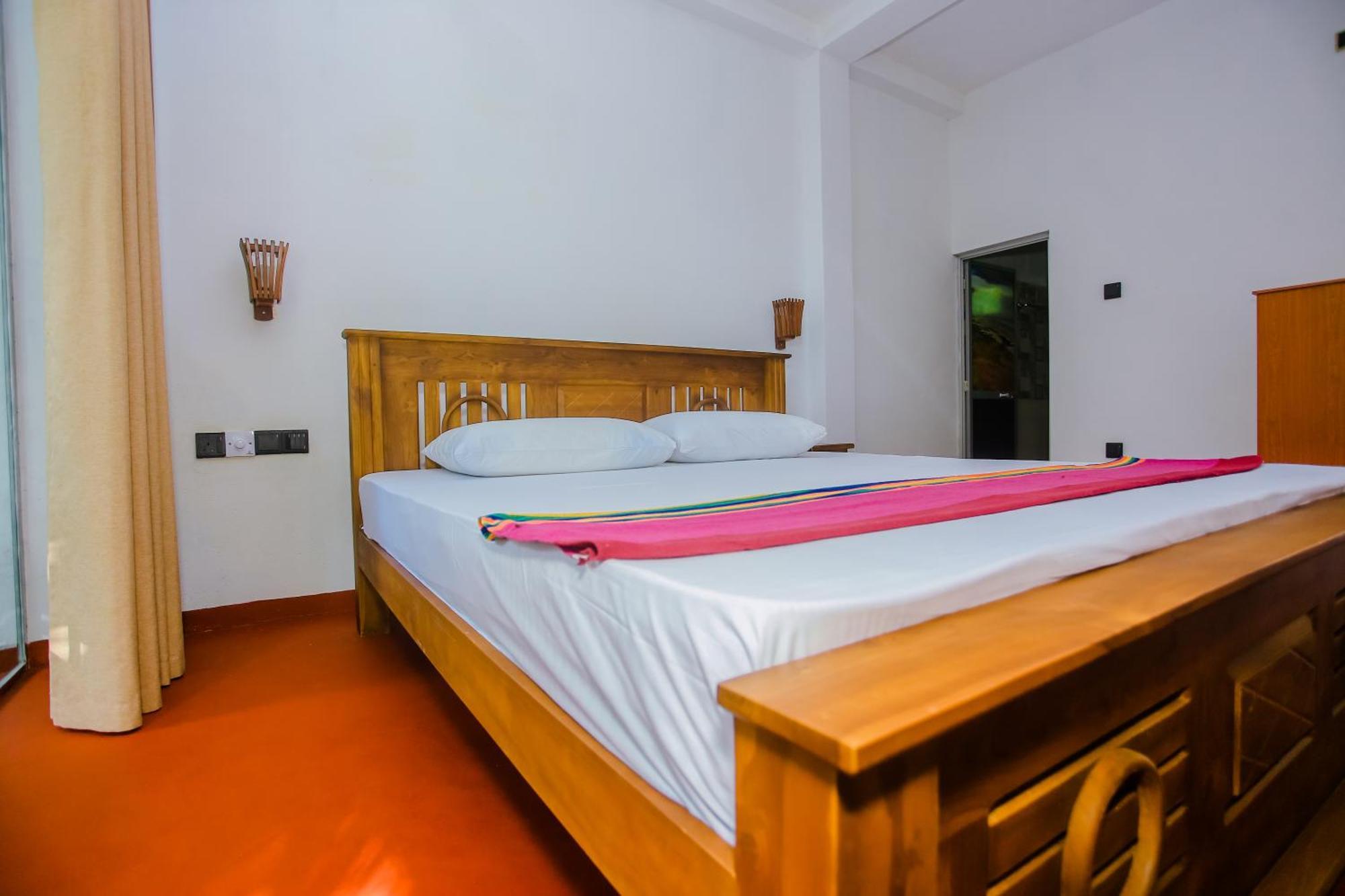Bed and Breakfast Little Angels Mirissa Exterior foto