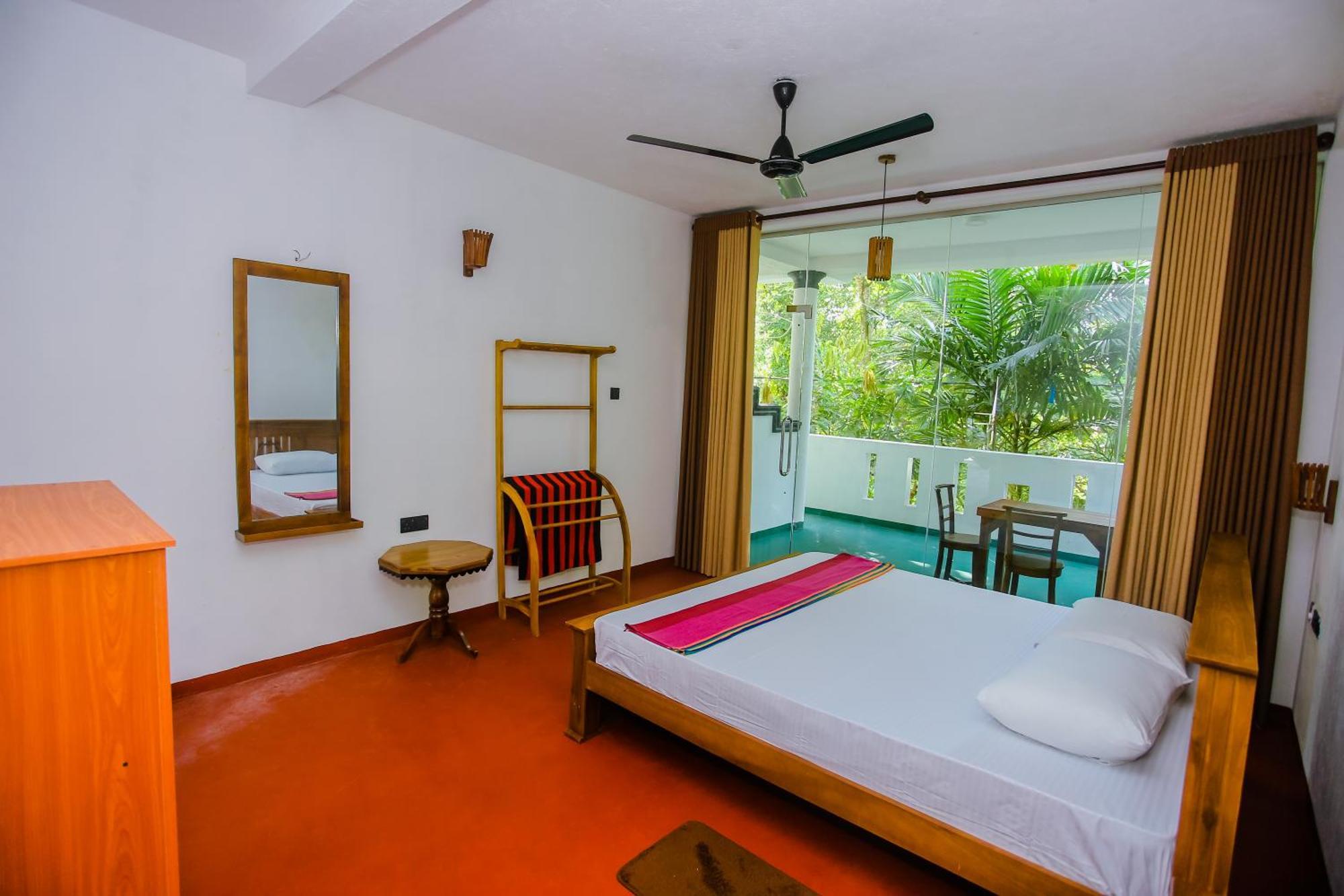 Bed and Breakfast Little Angels Mirissa Exterior foto