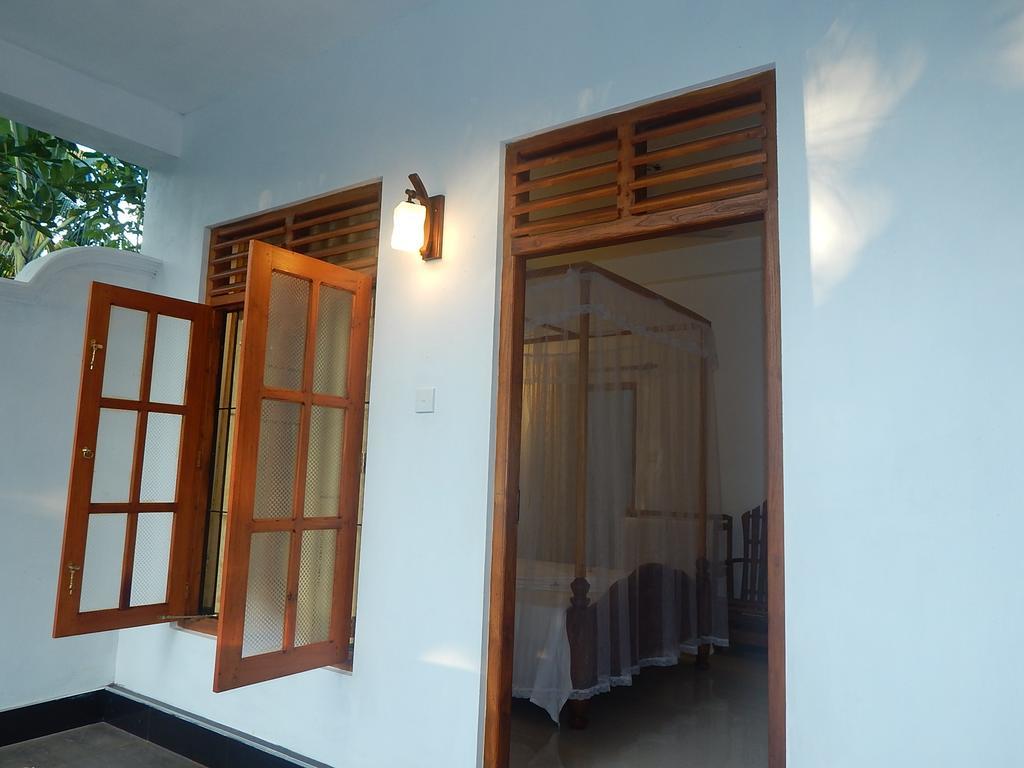 Bed and Breakfast Little Angels Mirissa Exterior foto