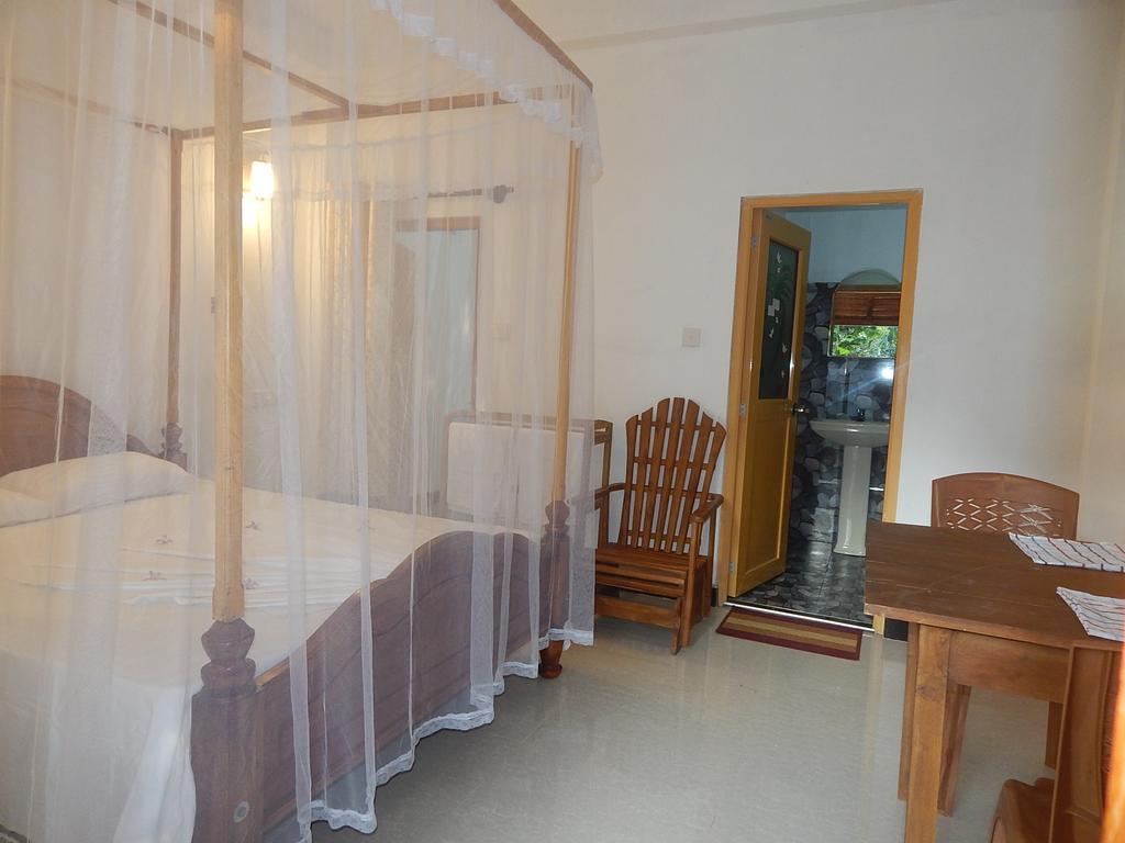 Bed and Breakfast Little Angels Mirissa Zimmer foto